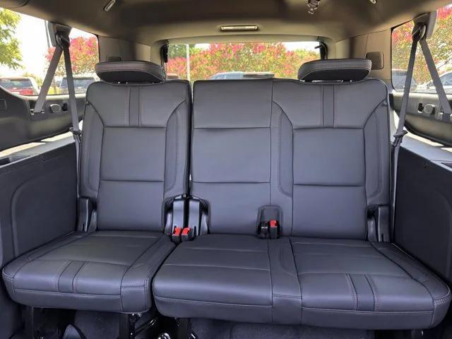 Photo of 2025 Iridescent Pearl Tricoat Chevrolet Suburban