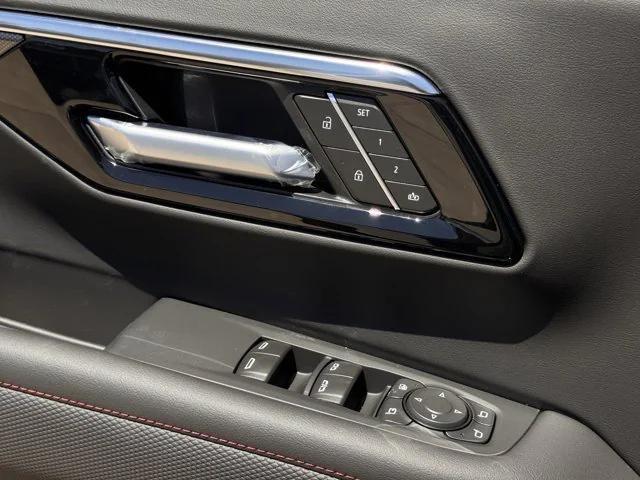 Photo of 2025 Iridescent Pearl Tricoat Chevrolet Suburban