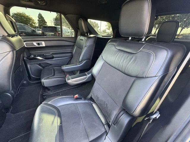 Photo of 2022 Atlas Blue Metallic Ford Explorer