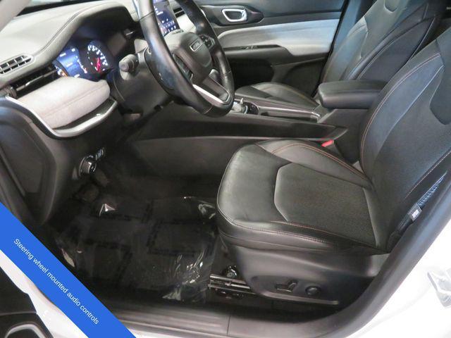 Photo of 2022 Bright White Clearcoat Jeep Compass
