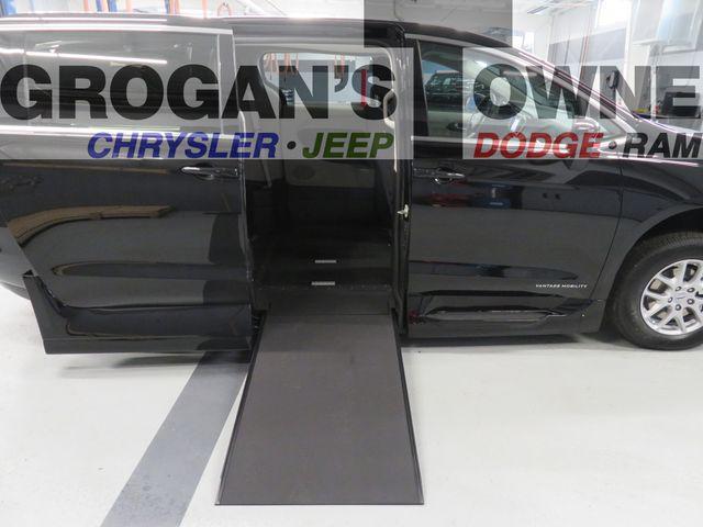 2024 Chrysler Voyager