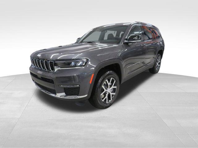 Photo of 2025 Baltic Gray Metallic Clearcoat Jeep Grand Cherokee L