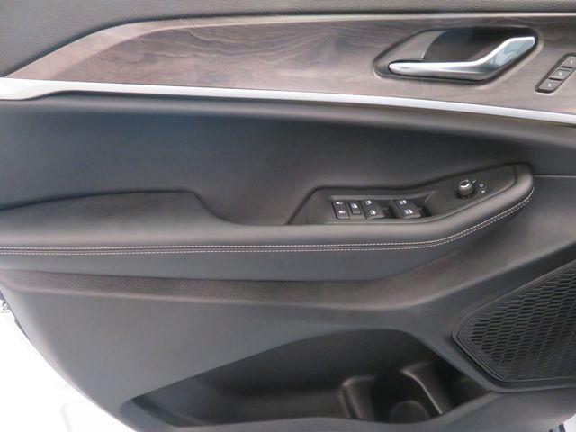 Photo of 2025 Bright White Clearcoat Jeep Grand Cherokee L