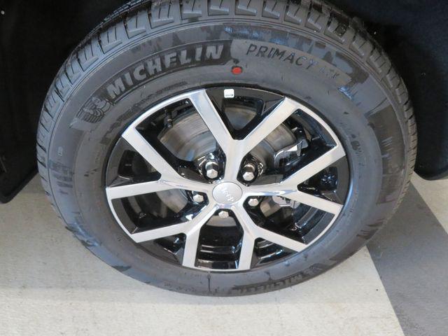 Photo of 2025 Bright White Clearcoat Jeep Grand Cherokee L