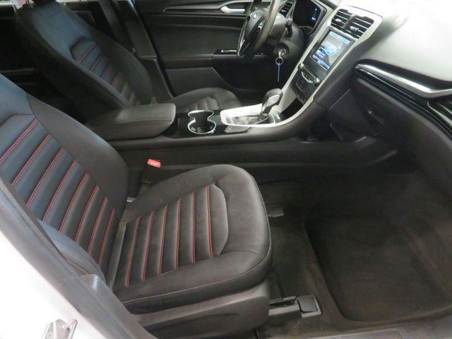 Photo of 2014 Oxford White Ford Fusion