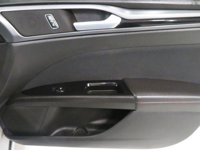 Photo of 2014 Oxford White Ford Fusion