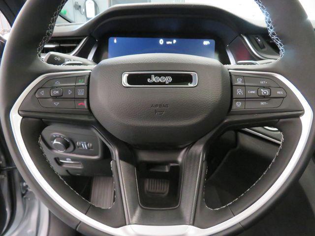 Photo of 2025 Silver Zynith Jeep Grand Cherokee