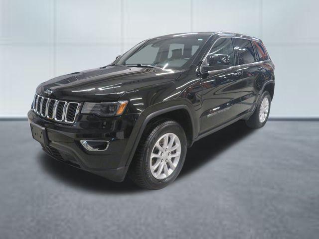 Photo of 2022 Diamond Black Crystal Pearlcoat Jeep Grand Cherokee