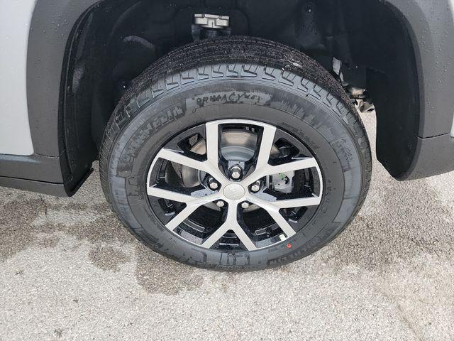 Photo of 2025 Silver Zynith Jeep Grand Cherokee