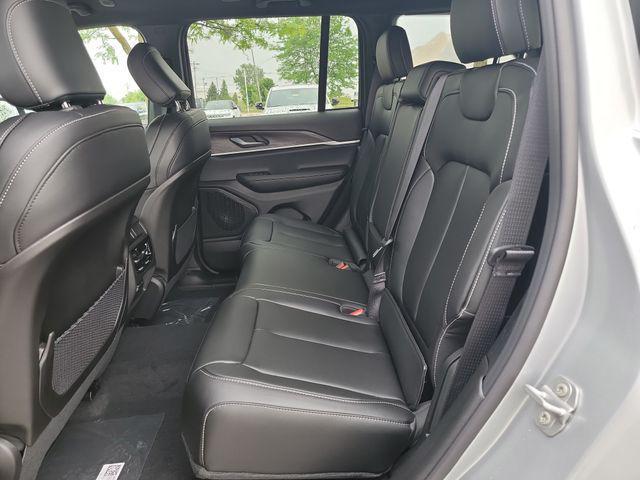 Photo of 2025 Silver Zynith Jeep Grand Cherokee