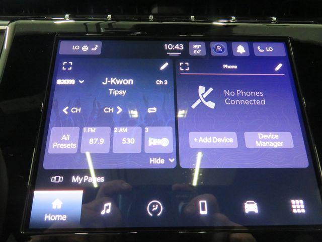 Photo of 2025 Diamond Black Crystal Pearlcoat Jeep Grand Cherokee L