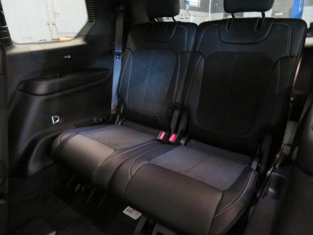 Photo of 2025 Diamond Black Crystal Pearlcoat Jeep Grand Cherokee L