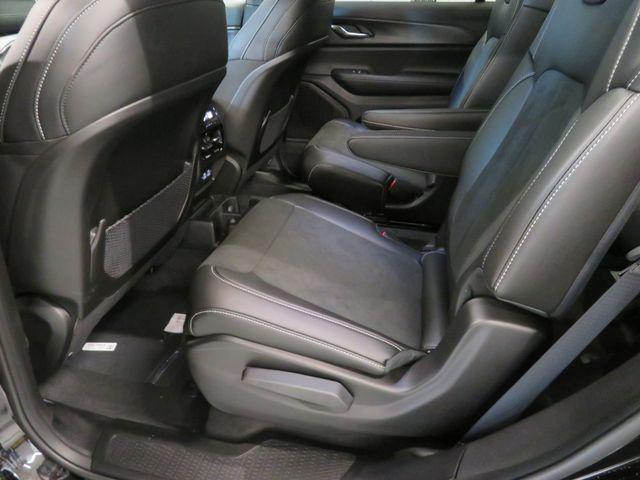 Photo of 2025 Diamond Black Crystal Pearlcoat Jeep Grand Cherokee L