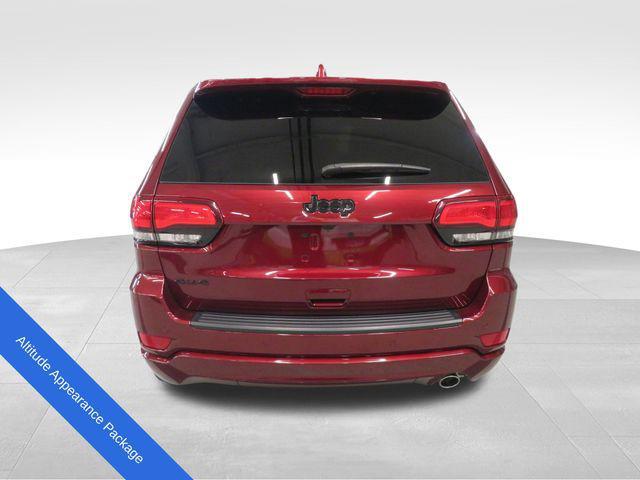 Photo of 2022 Velvet Red Pearlcoat Jeep Grand Cherokee