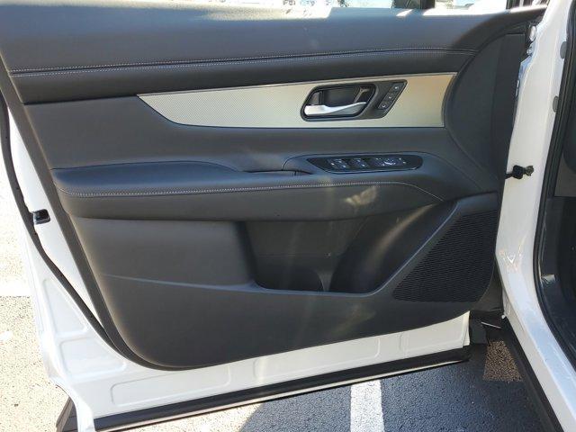 Photo of 2025 Everest White P Nissan Murano
