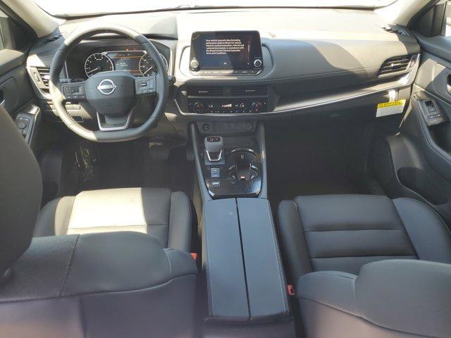 Photo of 2025 Everest White P Nissan Rogue