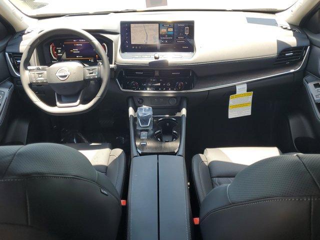 Photo of 2025 2t Dk Beige Blk Nissan Rogue