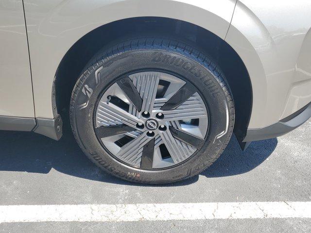 Photo of 2025 Champagne Silve Nissan Murano