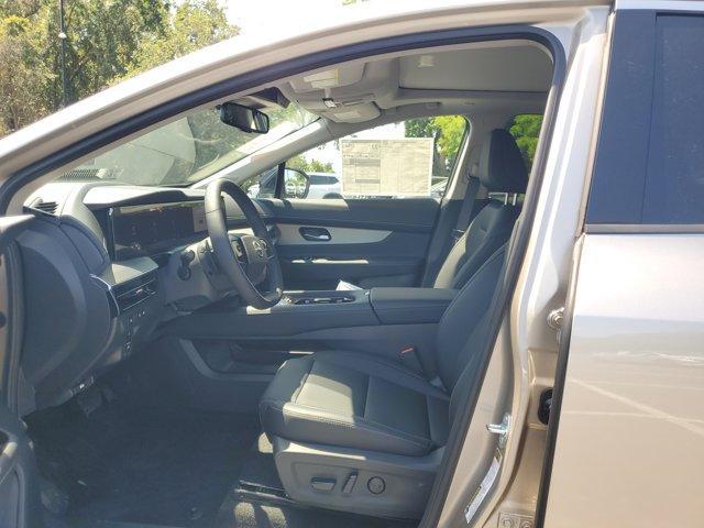 Photo of 2025 Champagne Silve Nissan Murano
