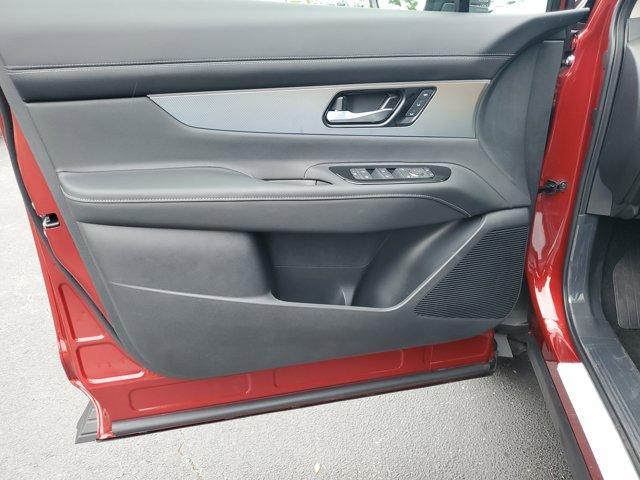 Photo of 2025 2t Red Blk Roof Nissan Murano