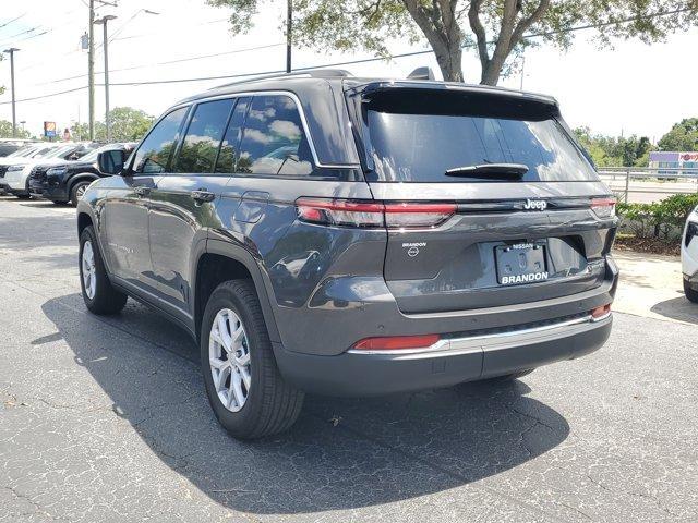 Photo of 2022 Metallic Jeep Grand Cherokee