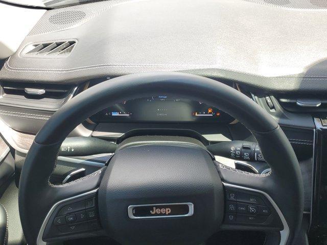 Photo of 2022 Metallic Jeep Grand Cherokee