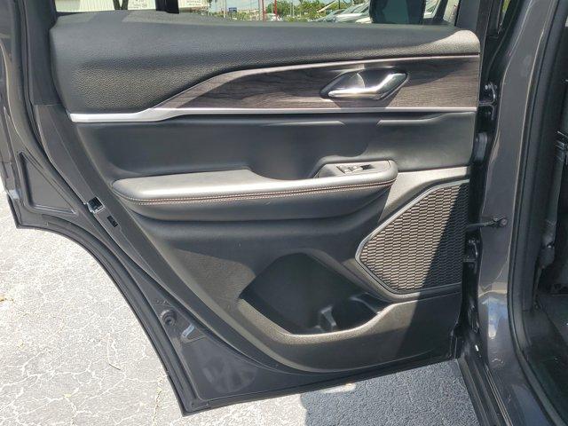 Photo of 2022 Metallic Jeep Grand Cherokee