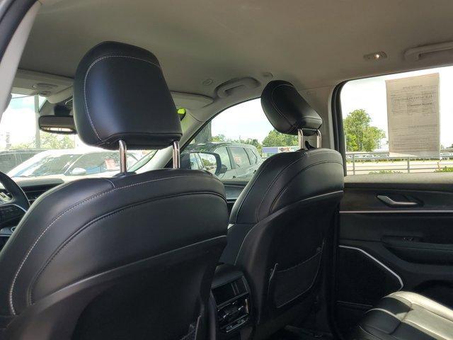 Photo of 2022 Metallic Jeep Grand Cherokee