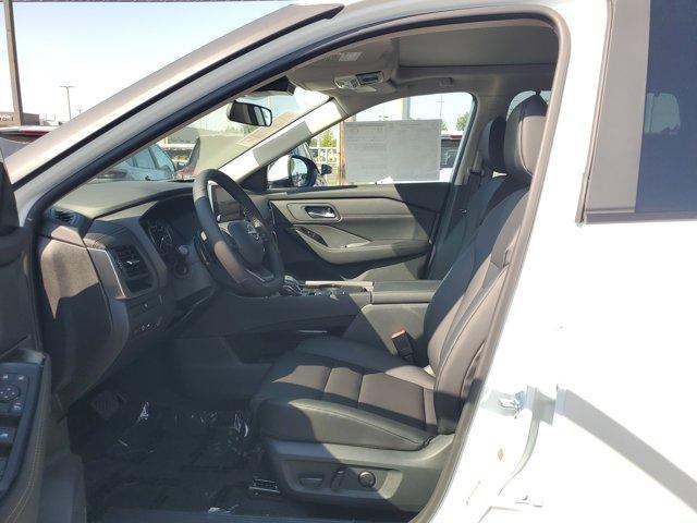 Photo of 2025 Everest White P Nissan Rogue
