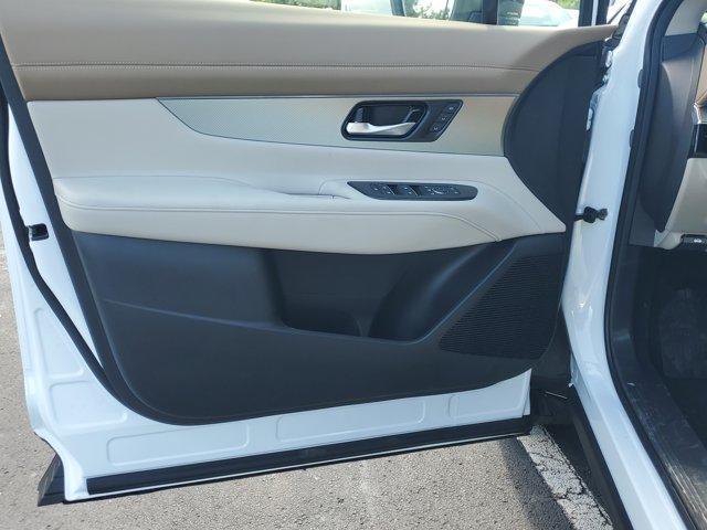Photo of 2025 Everest White P Nissan Murano