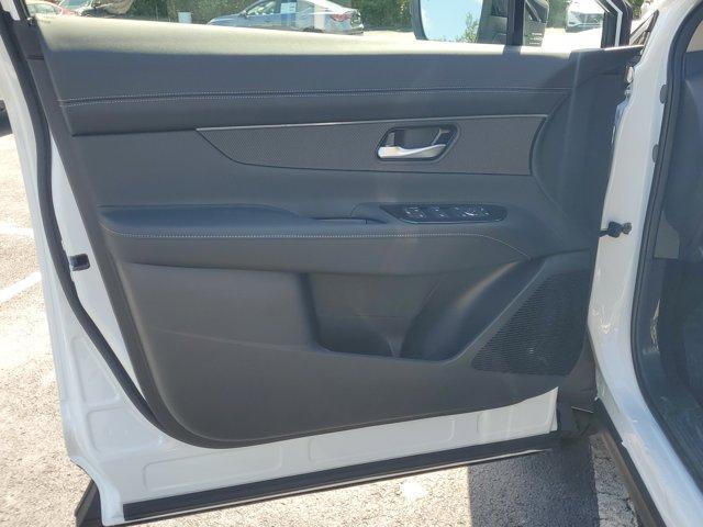 Photo of 2025 Everest White P Nissan Murano