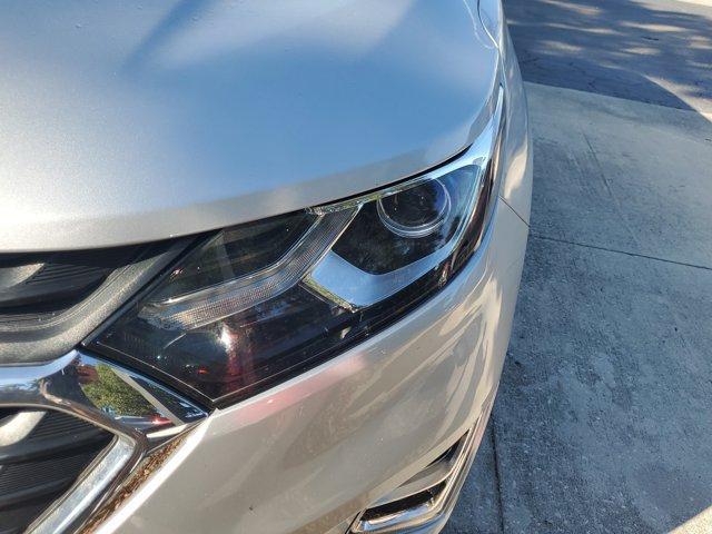 Photo of 2021 Silver Ice Metallic Chevrolet Equinox
