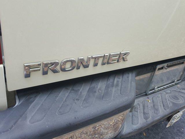 Photo of 2014 Glacier White Nissan Frontier