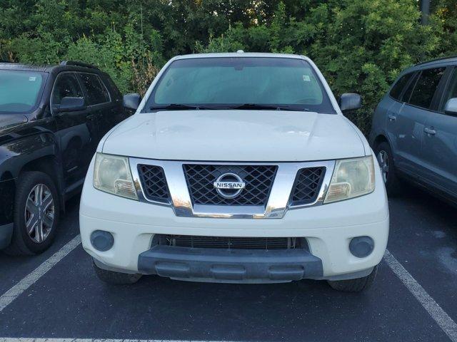 Photo of 2014 Glacier White Nissan Frontier