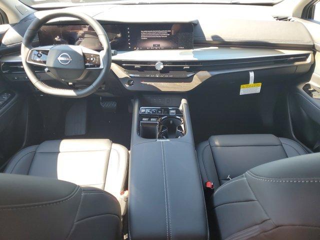 Photo of 2025 White / Black Nissan Murano