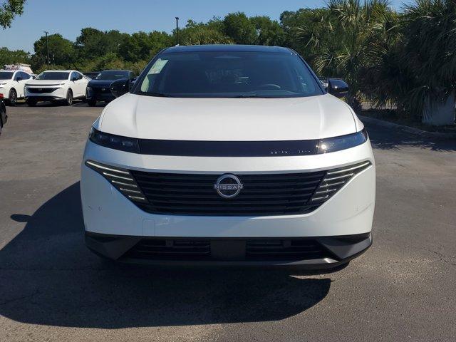 Photo of 2025 White / Black Nissan Murano
