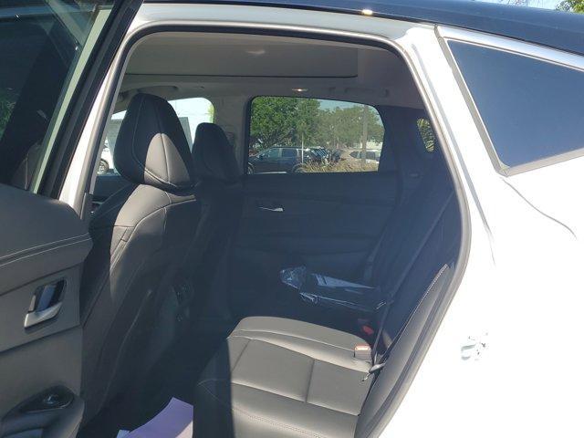 Photo of 2025 White / Black Nissan Murano