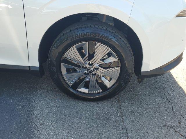 Photo of 2025 White / Black Nissan Murano