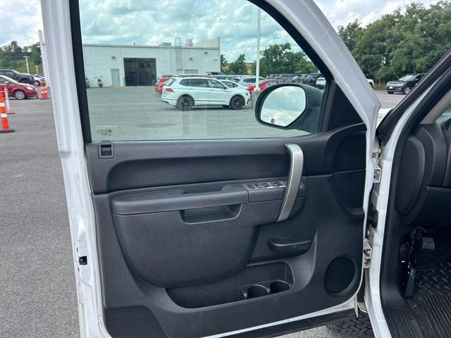 Photo of 2013 Summit White Chevrolet Silverado 1500