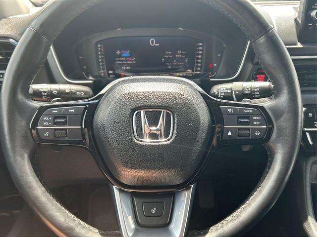 Photo of 2023 Gray Honda Pilot