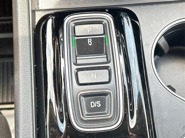 Photo of 2023 Gray Honda Pilot