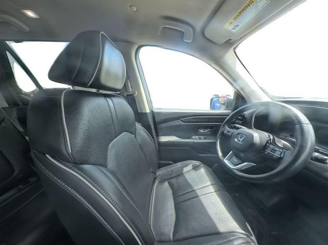 Photo of 2023 Gray Honda Pilot