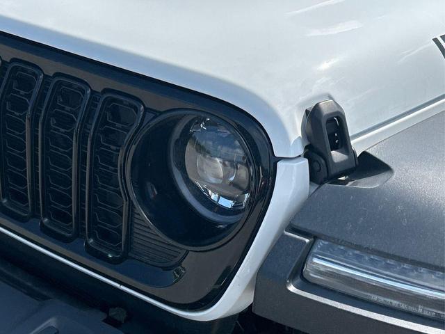 Photo of 2024 Bright White Clearcoat Jeep Wrangler