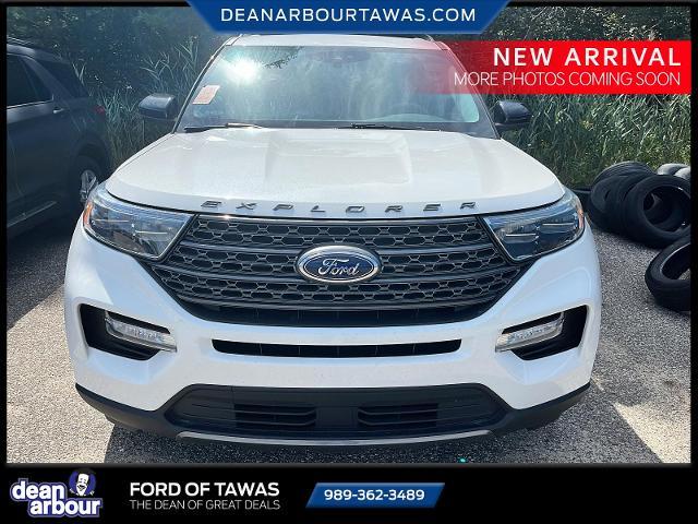 Photo of 2022 STAR WHITE MET TRI-COAT Ford Explorer