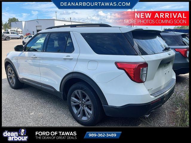 Photo of 2022 STAR WHITE MET TRI-COAT Ford Explorer