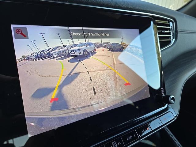 Photo of 2024 Diamond Black Crystal Pearlcoat Jeep Wagoneer