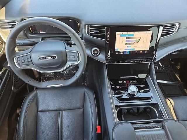 Photo of 2024 Diamond Black Crystal Pearlcoat Jeep Wagoneer
