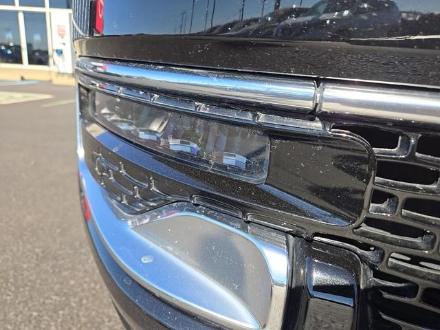 Photo of 2024 Diamond Black Crystal Pearlcoat Jeep Wagoneer