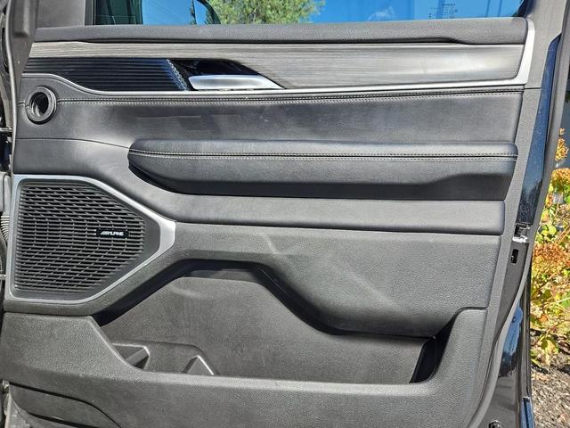 Photo of 2024 Diamond Black Crystal Pearlcoat Jeep Wagoneer