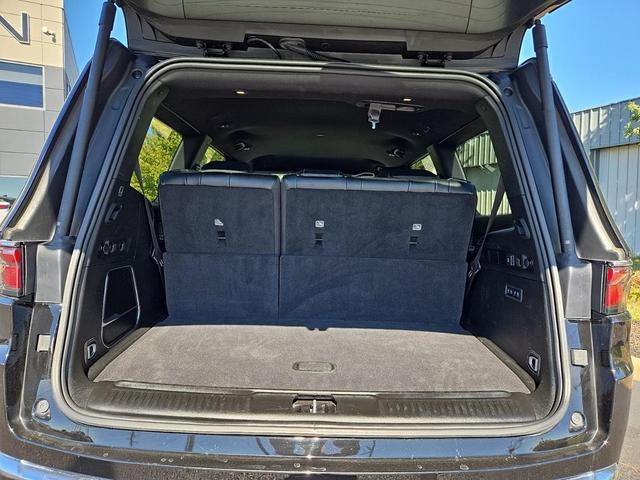 Photo of 2024 Diamond Black Crystal Pearlcoat Jeep Wagoneer